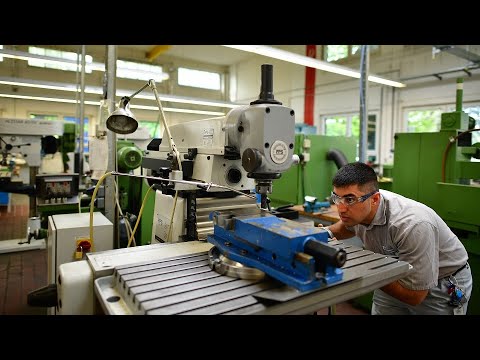 US Economy: Jobless Claims Rise, Trade Gap Widens