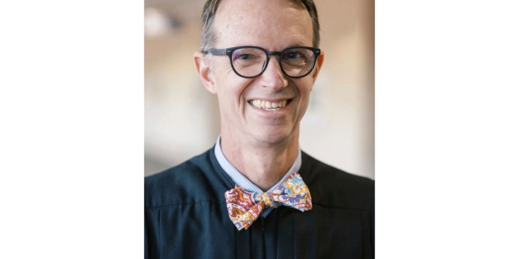 Judge fond of wearing Elvis Presley wig in court agrees to resign after letter accused him of violating ‘order and decorum’