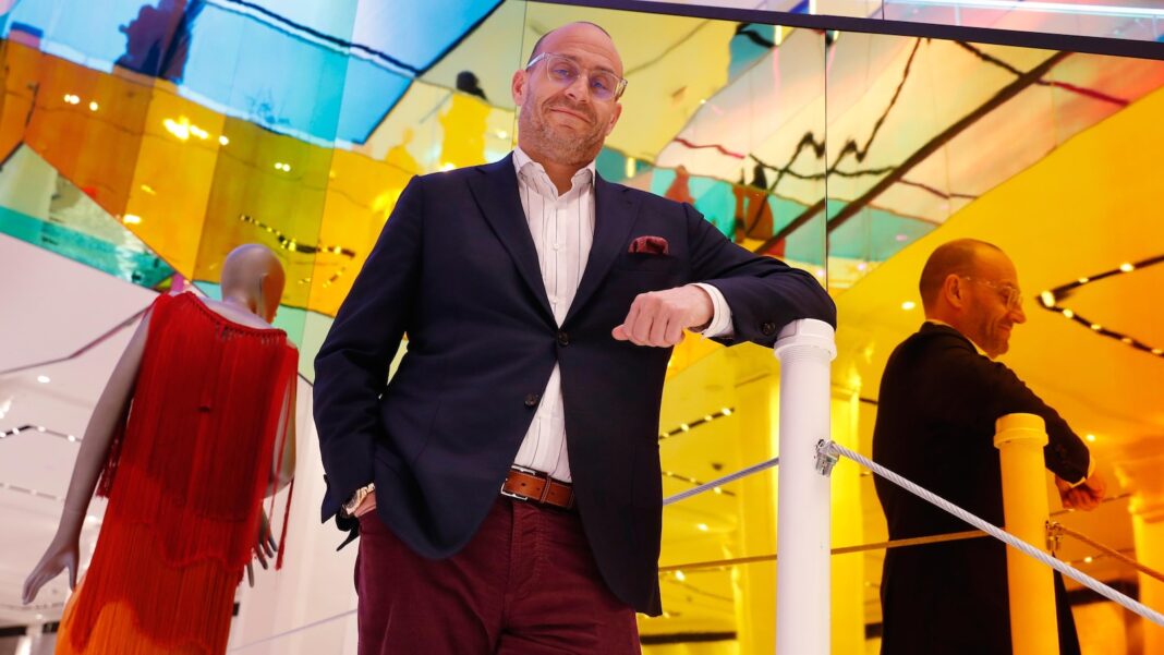 Saks CEO steps down as luxury retailer struggles under heavy debt load