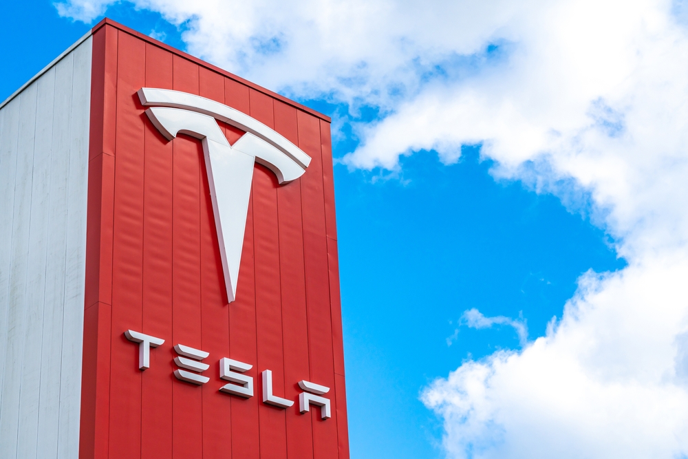 Major ETFs Face Tesla Earnings Test Amid AI Pivot