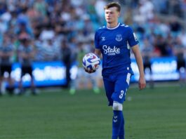 Nathan Patterson of Everton with Stake.com on his shirt