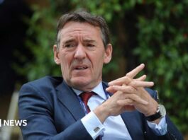 Economic adviser O'Neill rules out government job but urges boldness on devolution