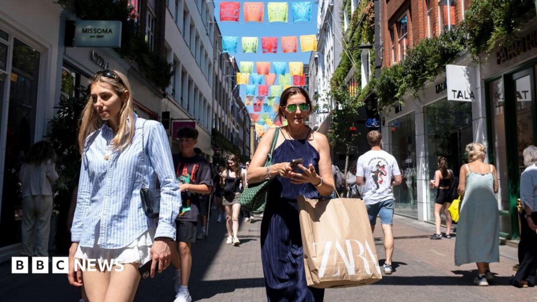 UK economy grows but experts warn of challenging months ahead