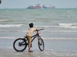 An Iranian port city feels the pain of Washington's tightening economic measures