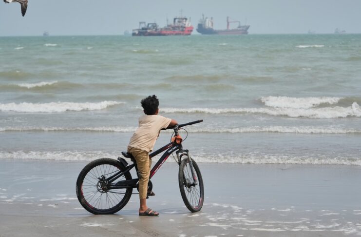 An Iranian port city feels the pain of Washington's tightening economic measures