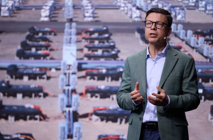 GM plans U.S. battery development as DOT attacks Ford for China ties
