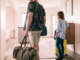 Airbnb guests no longer have to do chores. Furious hosts say they’ll raise cleaning fees instead Airbnb guests no longer have to do chores. Furious hosts say they’ll raise cleaning fees instead